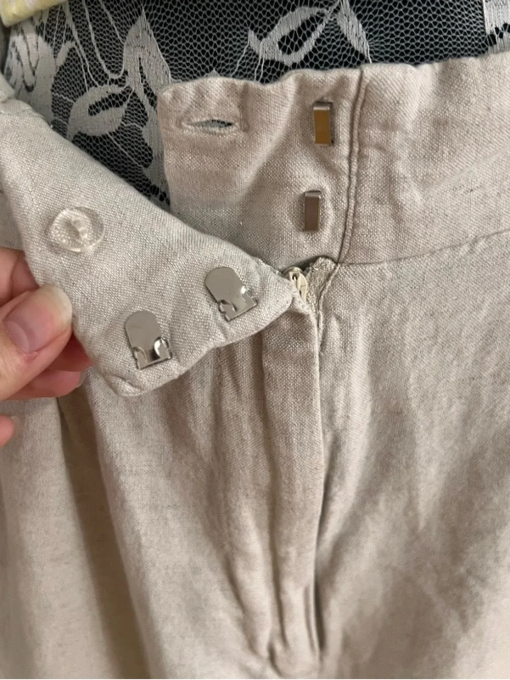 H&M Light Cream High-Waist Linen-Blend Shorts